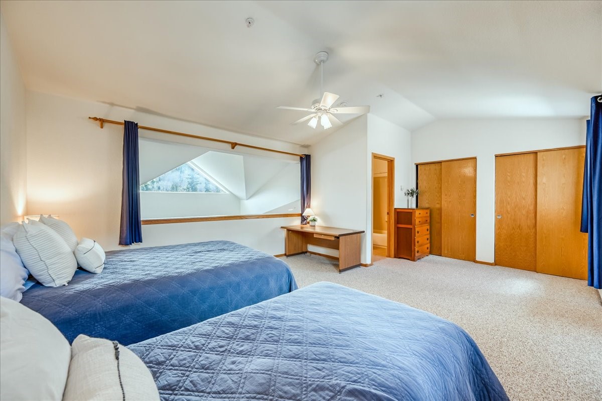 91399 Ryan Gulch Road, Unit B6 Silverthorne, CO 80498 - Photo 22 of 36 a bedroom with furniture and large window