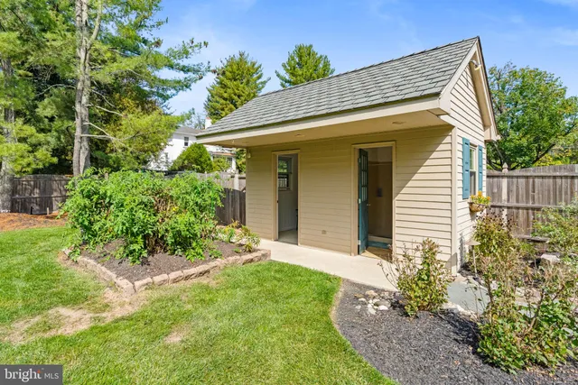 a view of a house with a yard and plants