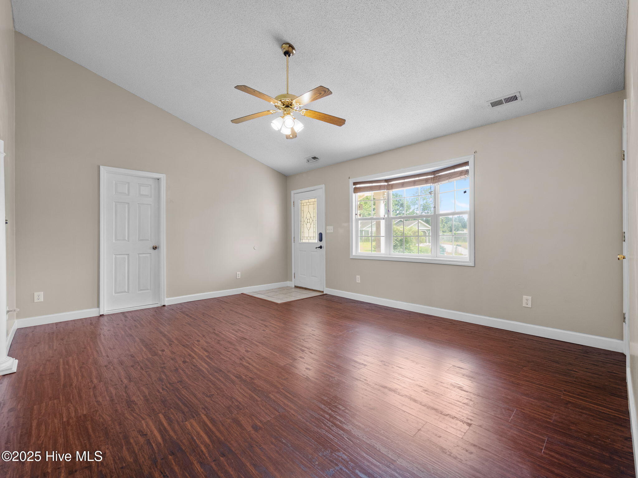 302 Foxridge Lane Hubert, NC 28539 - Photo 4 of 38 30-web-or-mls-P8255649