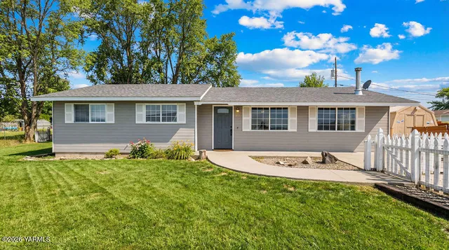 $370,000 | 82 West Brathovde Road, Selah, WA 98942