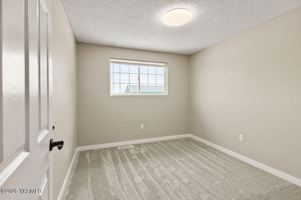 82 West Brathovde Road Selah, WA 98942 - Photo 12 of 26 82WBrathovdeRd-7