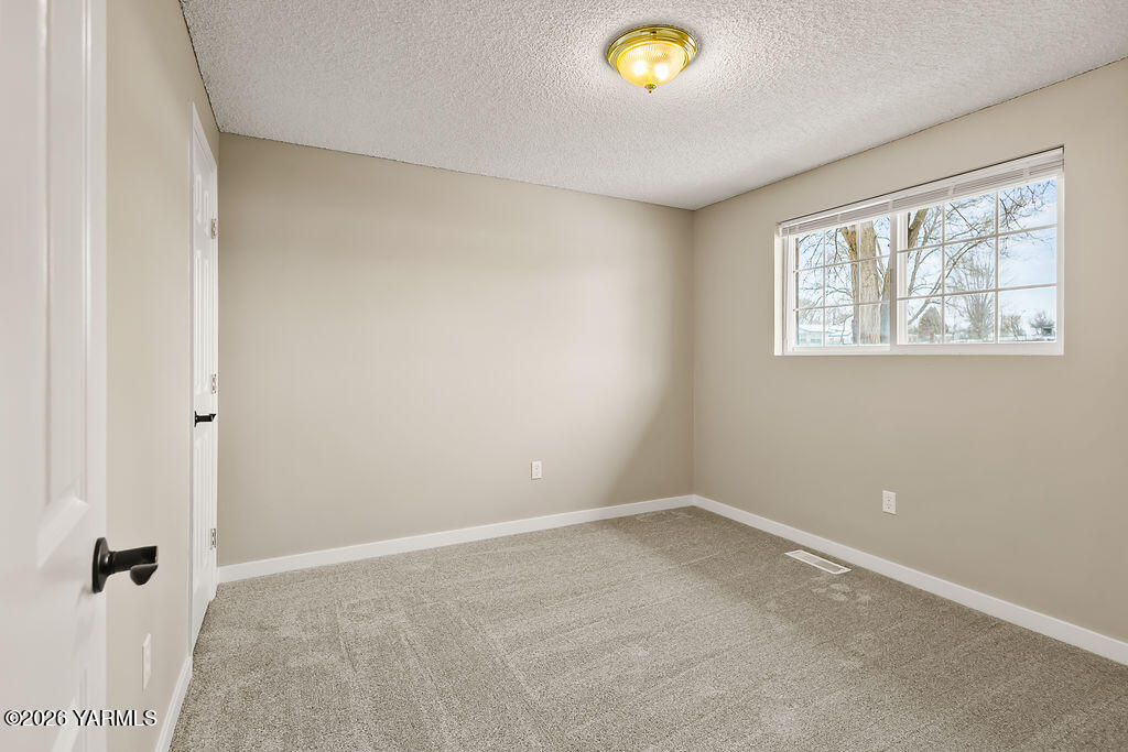 82 West Brathovde Road Selah, WA 98942 - Photo 14 of 26 82WBrathovdeRd-9