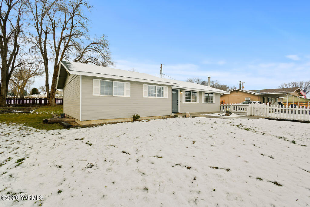 82 West Brathovde Road Selah, WA 98942 - Photo 23 of 26 82WBrathovdeRdExt-1