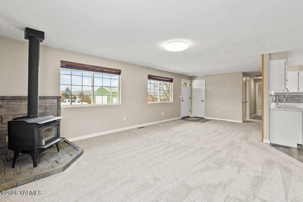 82 West Brathovde Road Selah, WA 98942 - Photo 4 of 26 82WBrathovdeRd-3