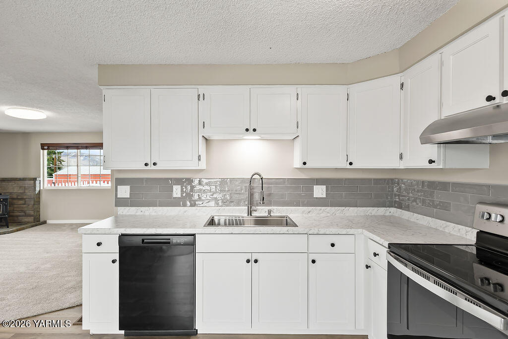 82 West Brathovde Road Selah, WA 98942 - Photo 8 of 26 82WBrathovdeRd-14