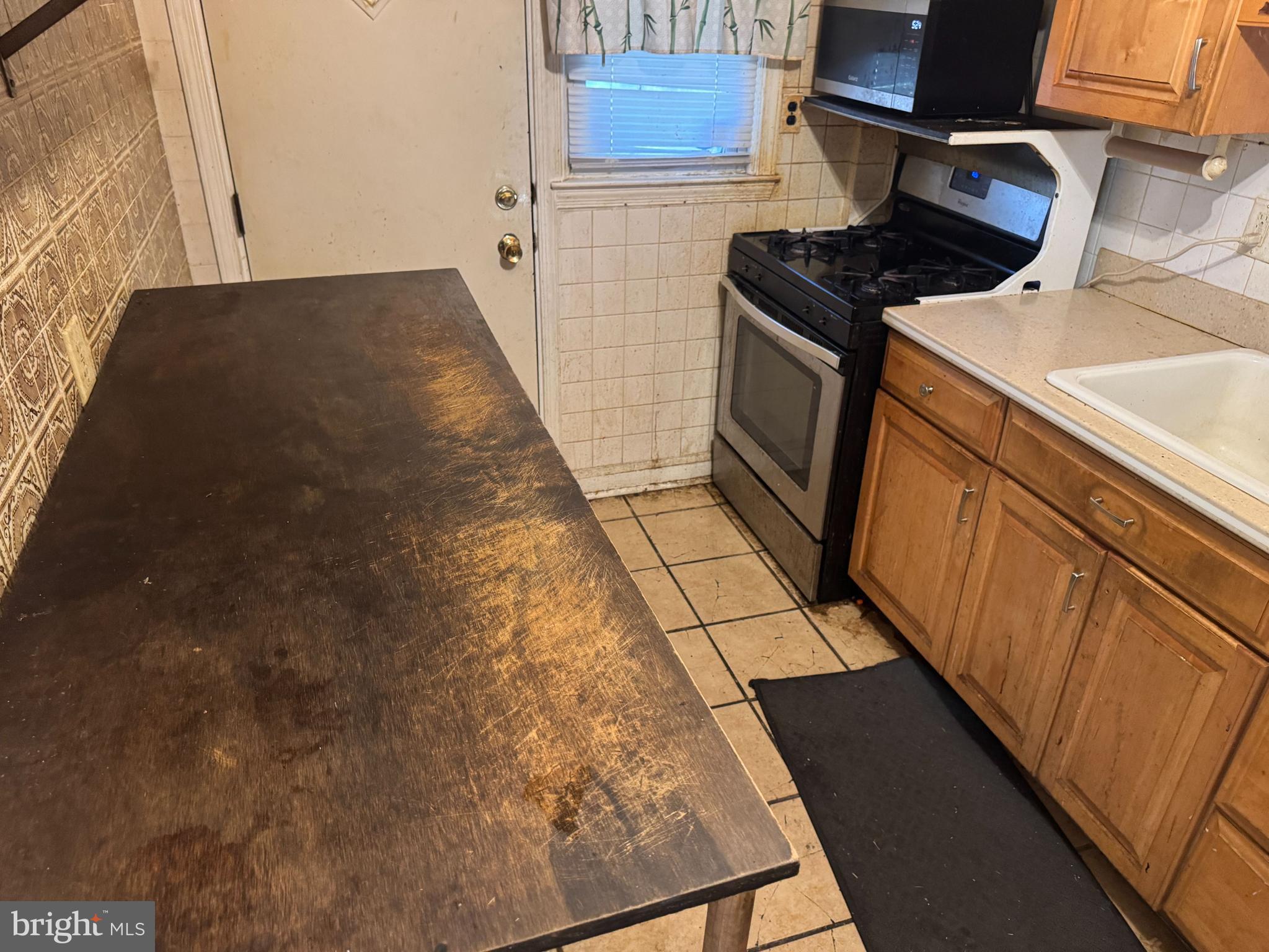 5911 Glenkirk Road Baltimore, MD 21239 - Photo 11 of 21 kitchen