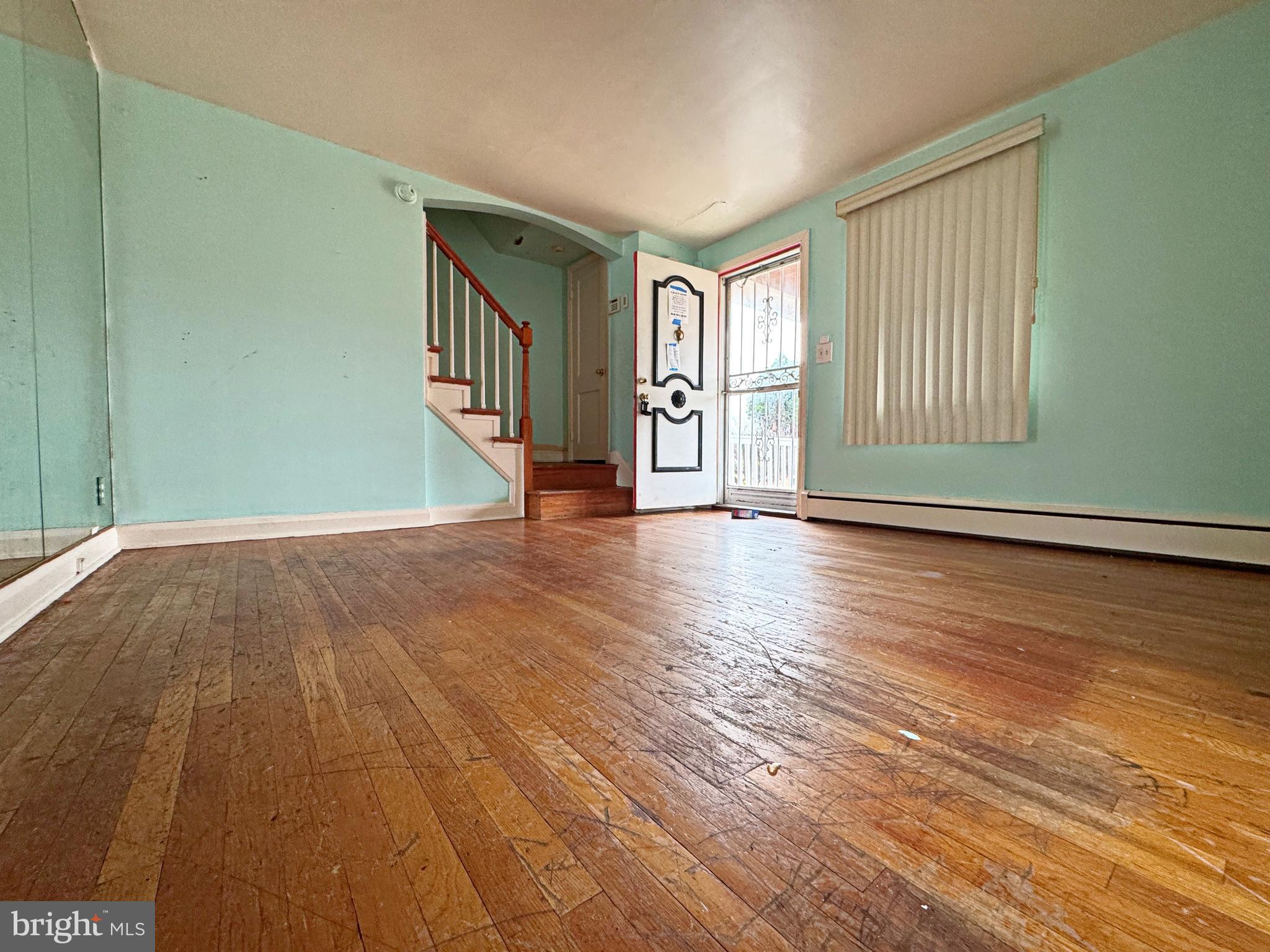 5911 Glenkirk Road Baltimore, MD 21239 - Photo 5 of 21 Living room