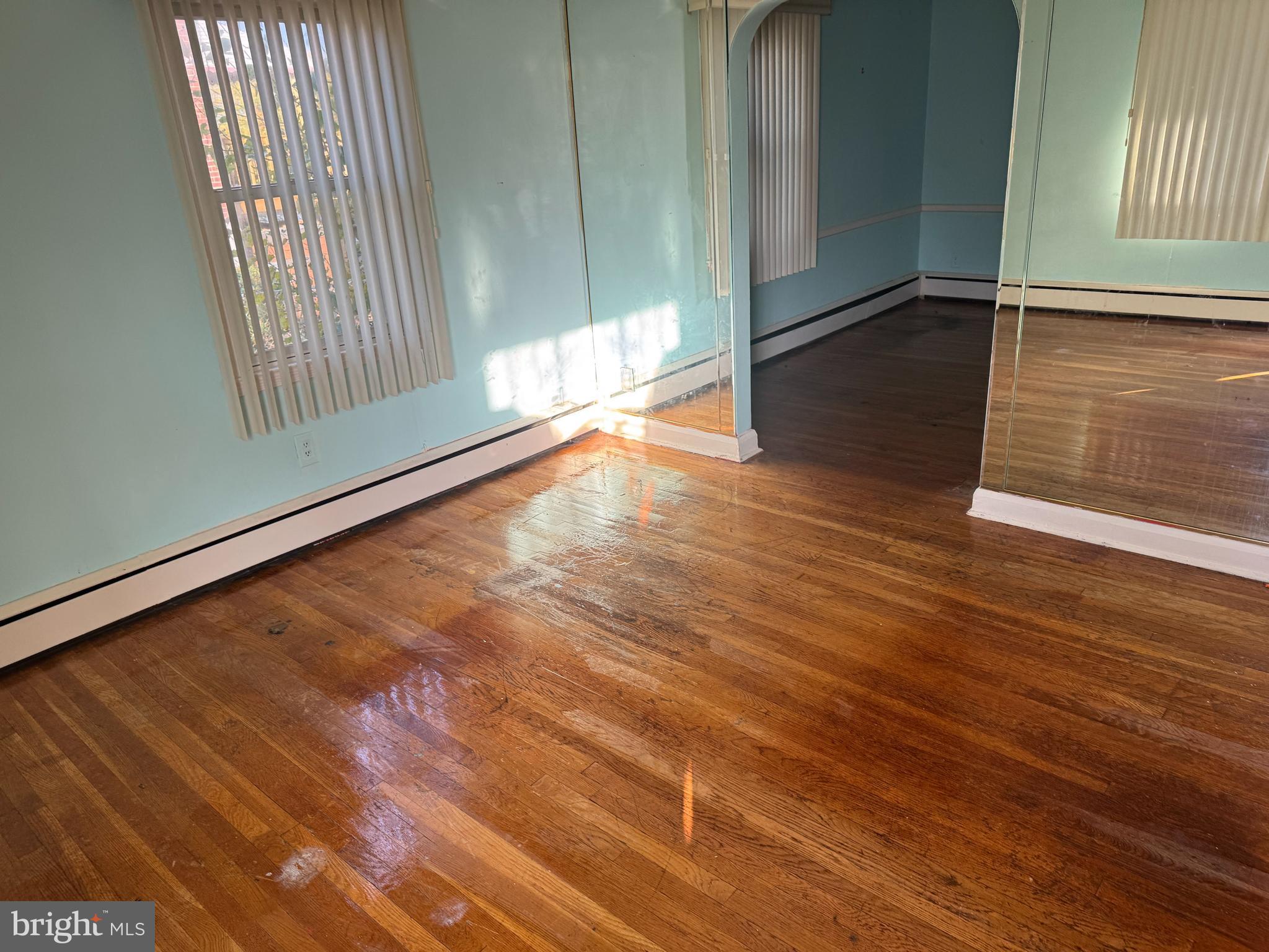 5911 Glenkirk Road Baltimore, MD 21239 - Photo 8 of 21 Living room