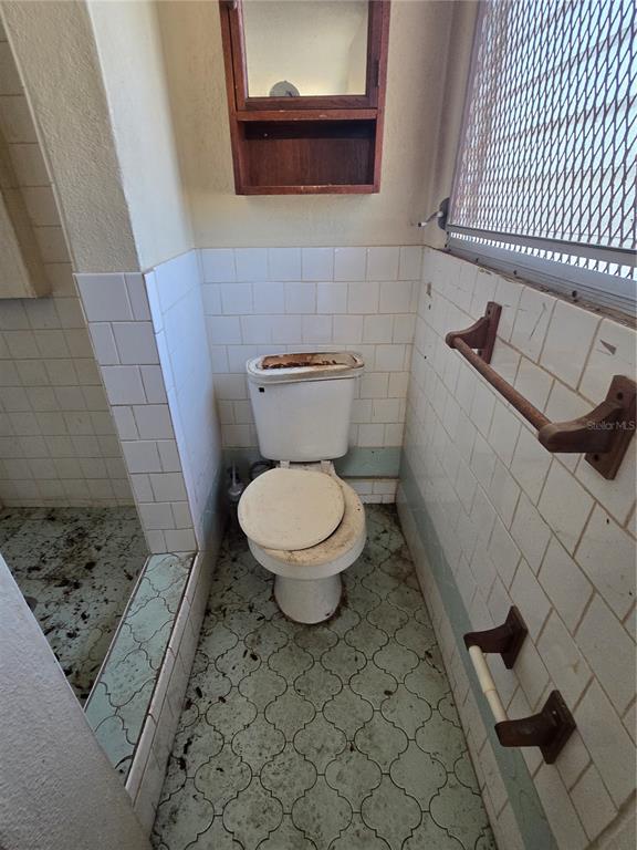 711 9th Street Northwest Largo, FL 33770 - Photo 8 of 26