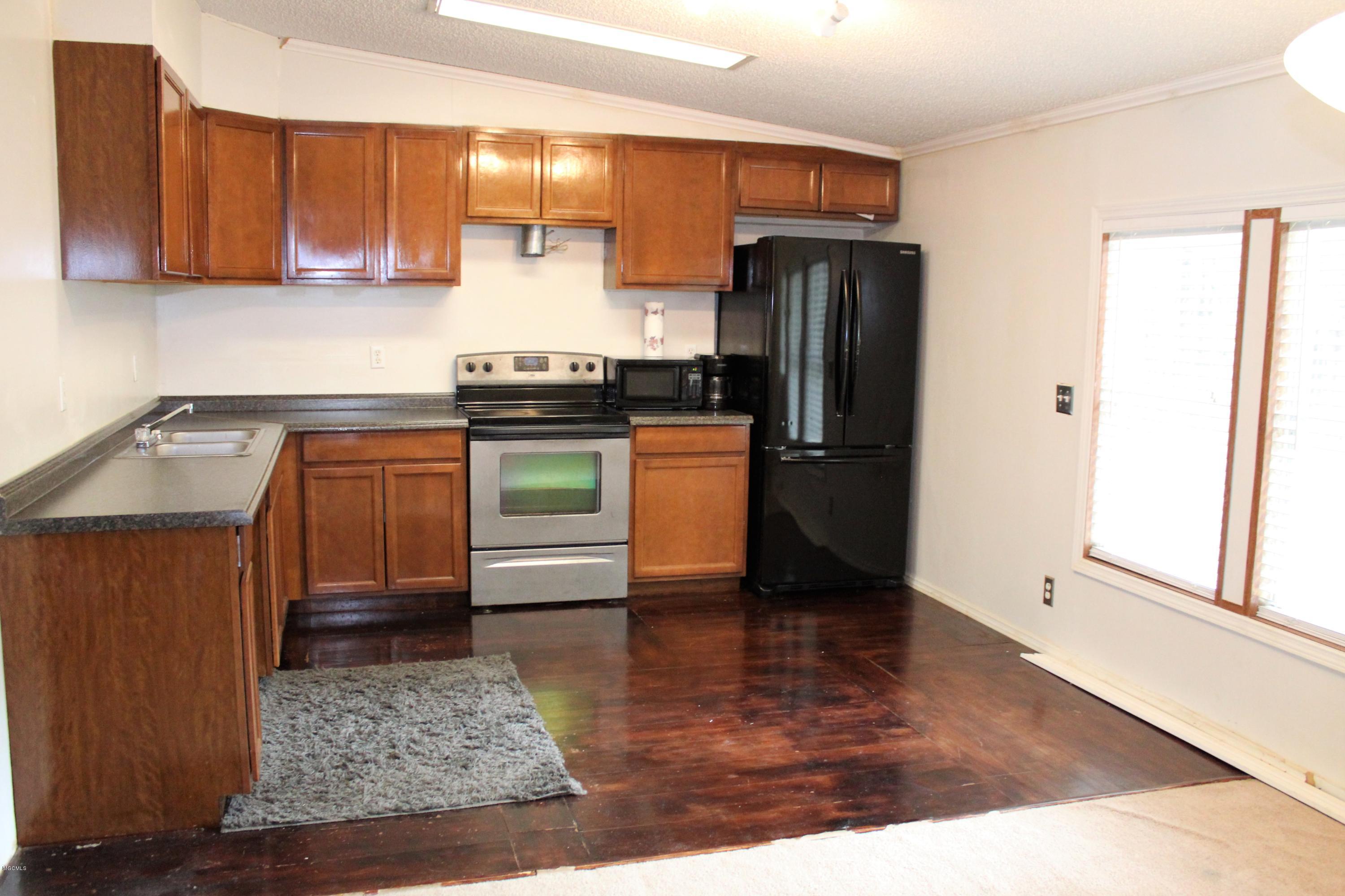 247 Gordon Road Lucedale, MS 39452 - Photo 5 of 22 IMG_2256