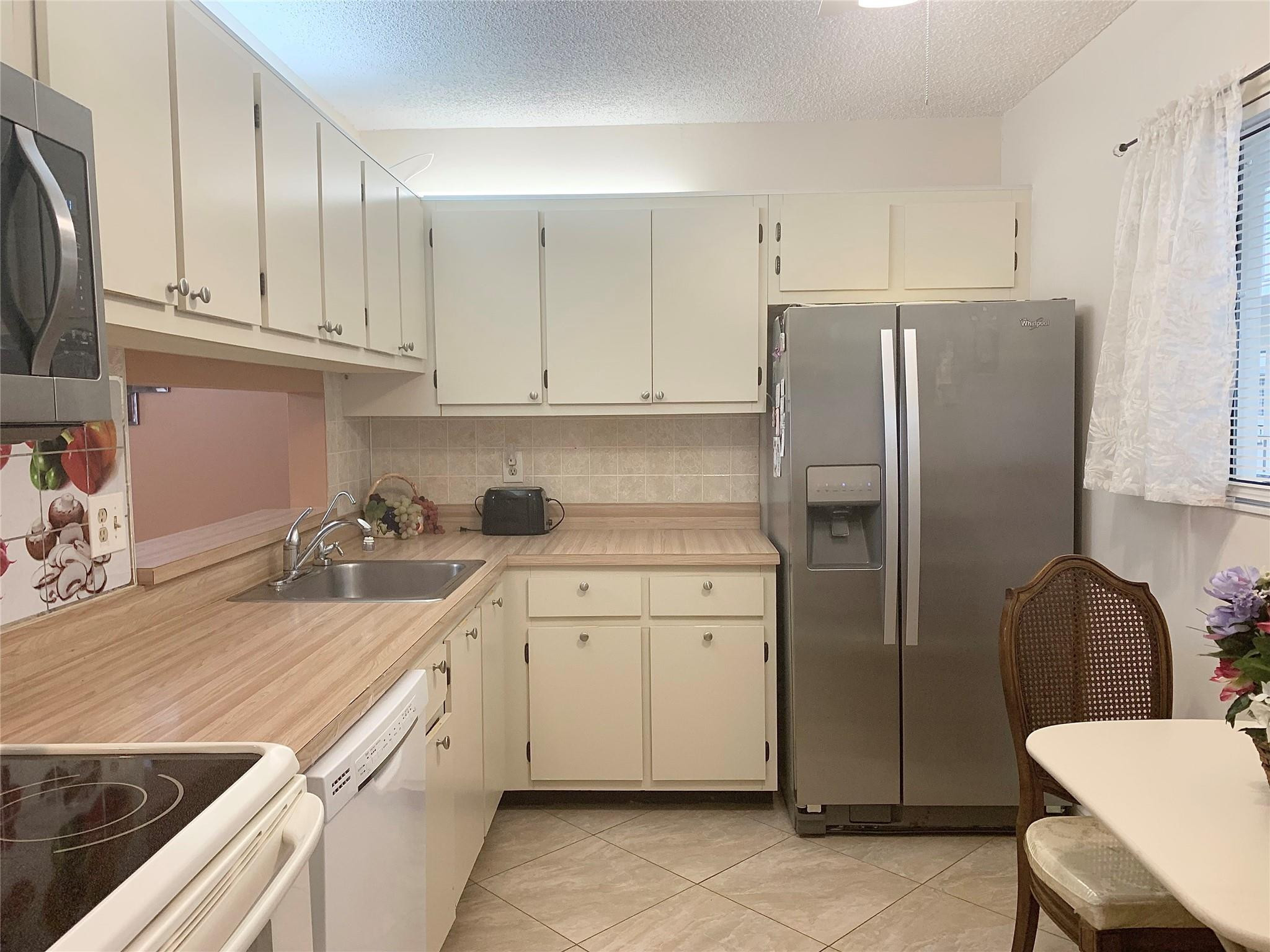 5340 Las Verdes Circle, Unit 210 Delray Beach, FL 33484 - Photo 4 of 28 Photo 4