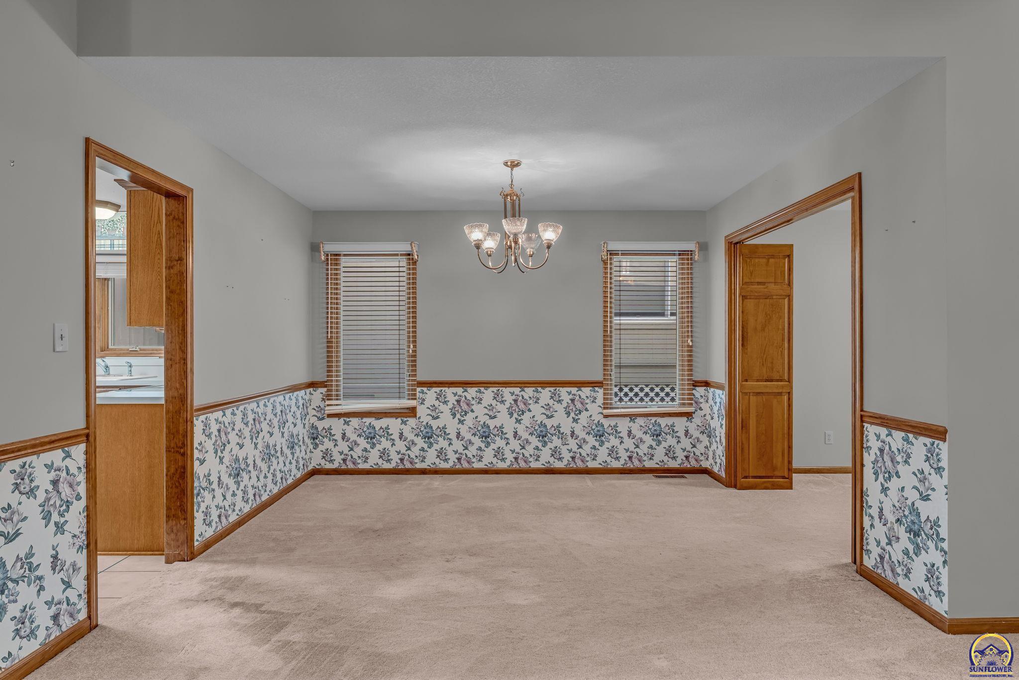 6400 Southwest Castle Lane Topeka, KS 66614 - Photo 9 of 36