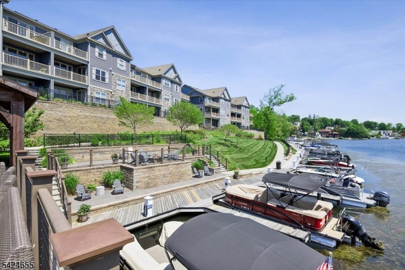 401 Mariners Pointe Hopatcong, NJ 07843 - Photo 6 of 42 a view of a chairs and table in a patio