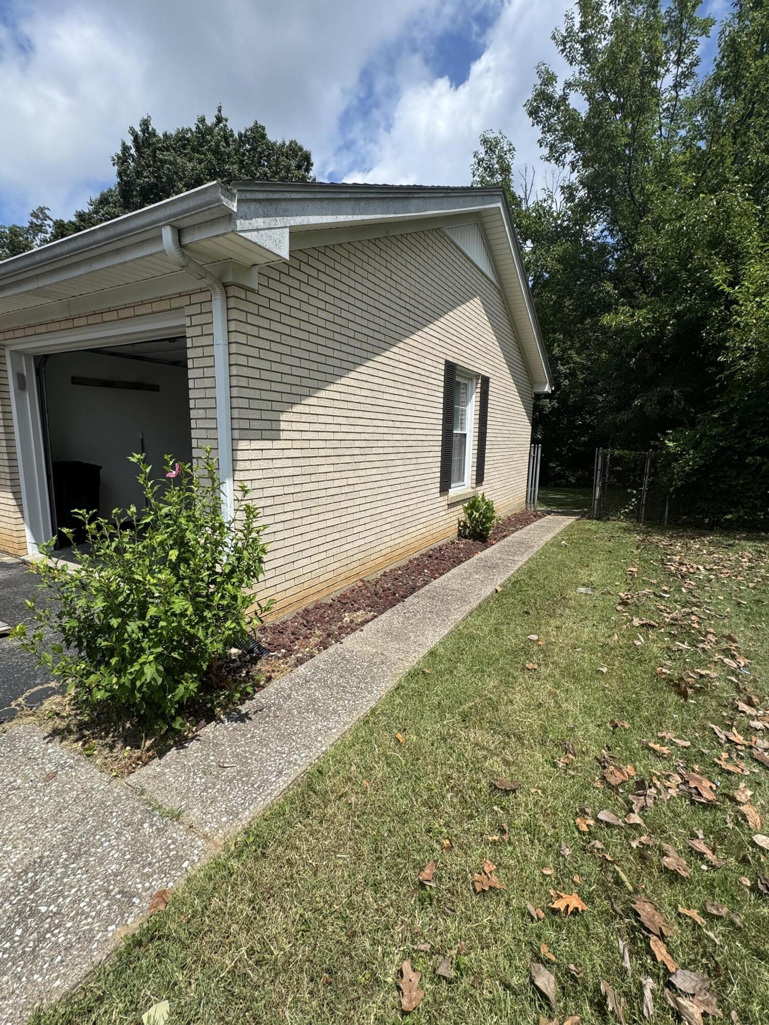 836 Colonial Trace Frankfort, KY 40601 - Photo 2 of 23 IMG_7065