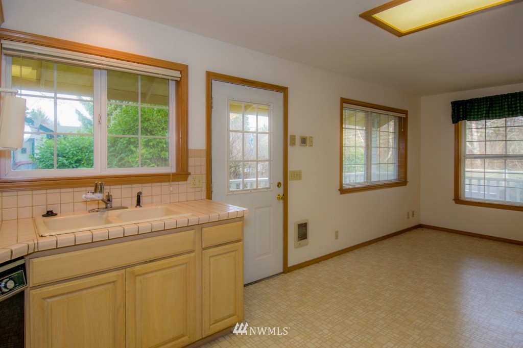 1017 Midway Beach Road Grayland, WA 98547 - Photo 11 of 25