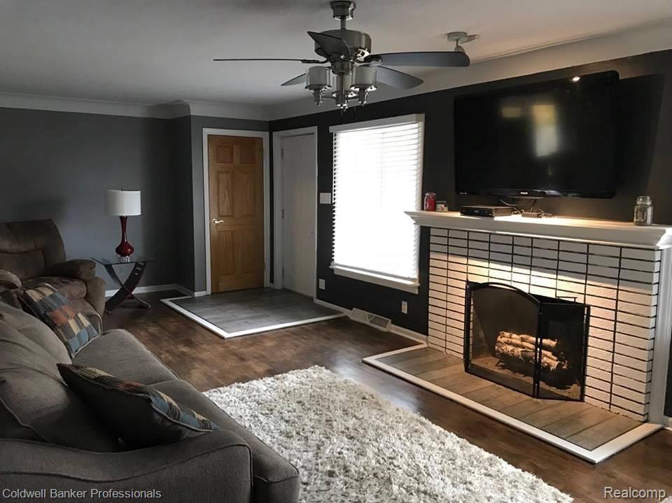 9165 Davison Road Davison, MI 48423 - Photo 5 of 19 house5.jpg