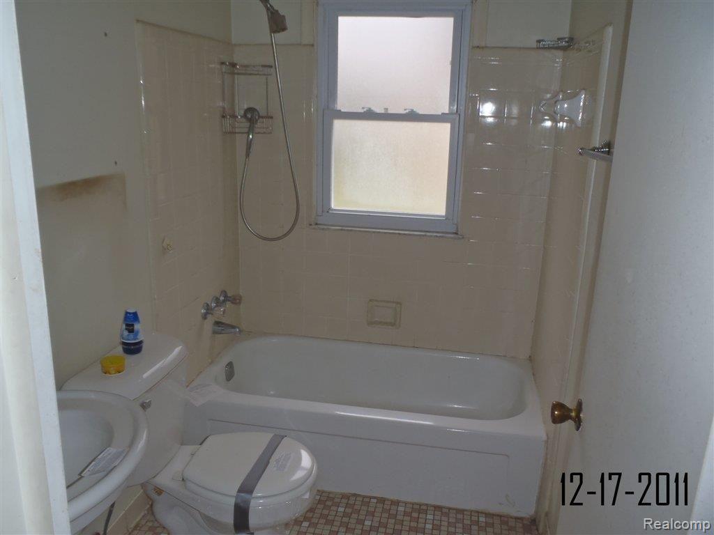 2191 Rome Avenue Warren, MI 48091 - Photo 3 of 6 12-17-11_BRICE 042.jpg