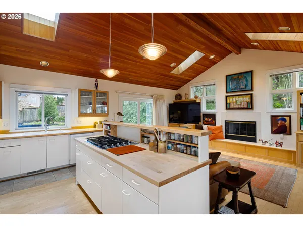 $1,100,000 | 2634 Suncrest Drive, Eugene, OR 97405