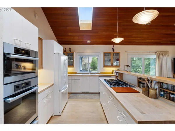 $1,100,000 | 2634 Suncrest Drive, Eugene, OR 97405