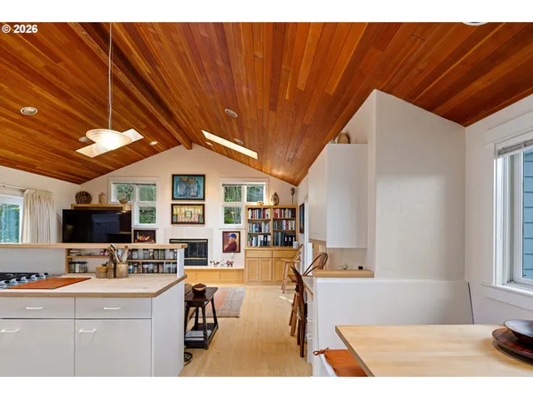$1,100,000 | 2634 Suncrest Drive, Eugene, OR 97405