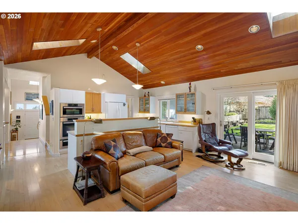$1,100,000 | 2634 Suncrest Drive, Eugene, OR 97405