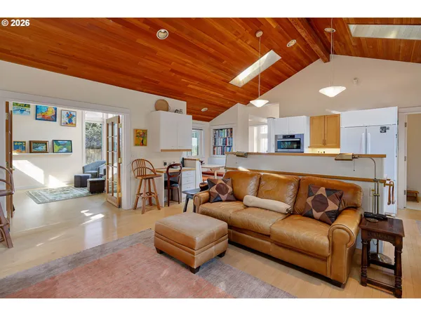 $1,100,000 | 2634 Suncrest Drive, Eugene, OR 97405