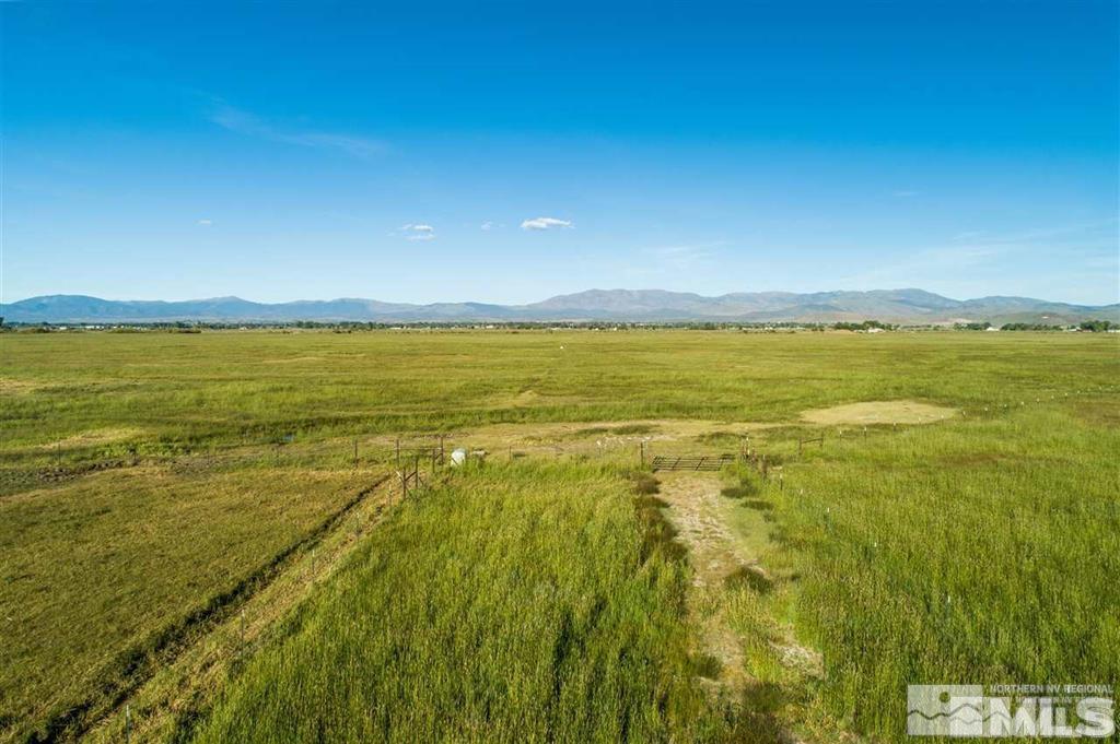 31 Eagle Gardnerville, NV 89460 - Photo 9 of 10 a view of an ocean from a yard