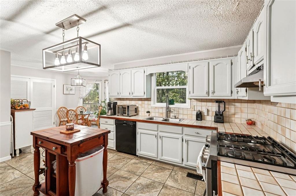39 Hampton Way Carrollton, GA 30116 - Photo 19 of 57 a kitchen with a sink stove and window