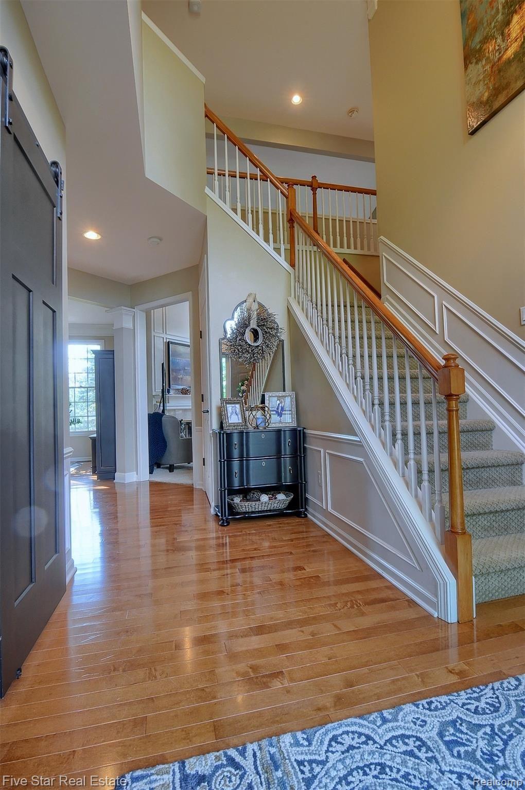 720 Loggers Circle Rochester, MI 48307 - Photo 8 of 63 8-Foyer 2nd View.jpg