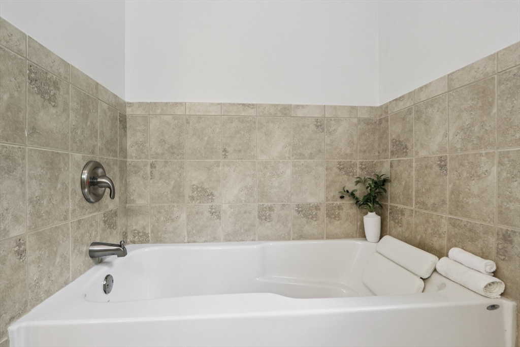 89 Overland Road, Unit 1 Waltham, MA 02451 - Photo 15 of 41 Gallery Image 15