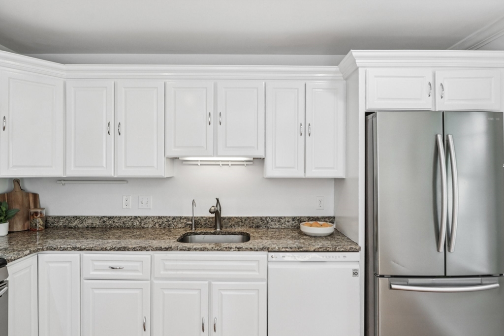 89 Overland Road, Unit 1 Waltham, MA 02451 - Photo 6 of 41 Gallery Image 6