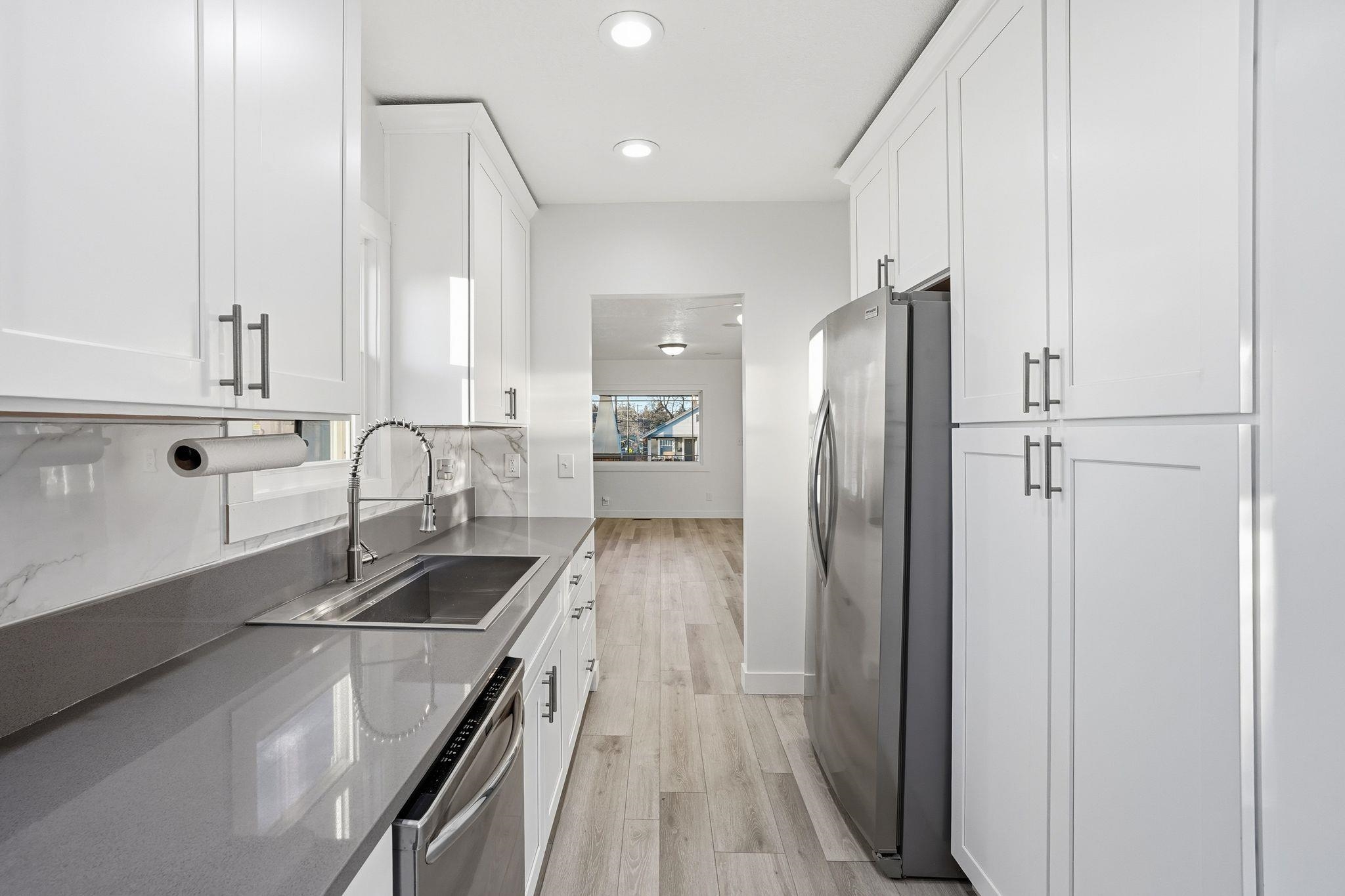 1527 West Jackson Avenue Spokane, WA 99205 - Photo 7 of 33