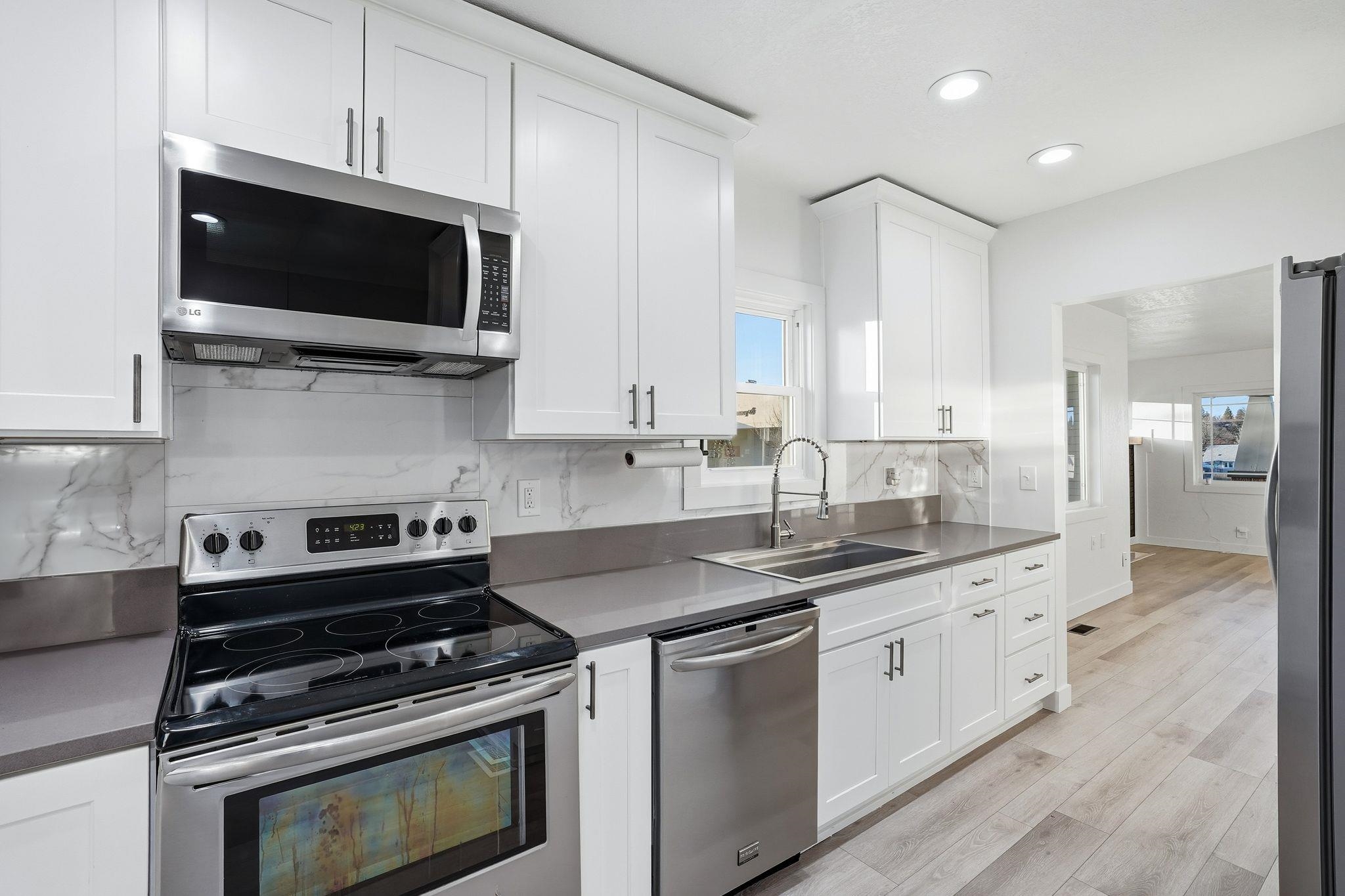 1527 West Jackson Avenue Spokane, WA 99205 - Photo 9 of 33