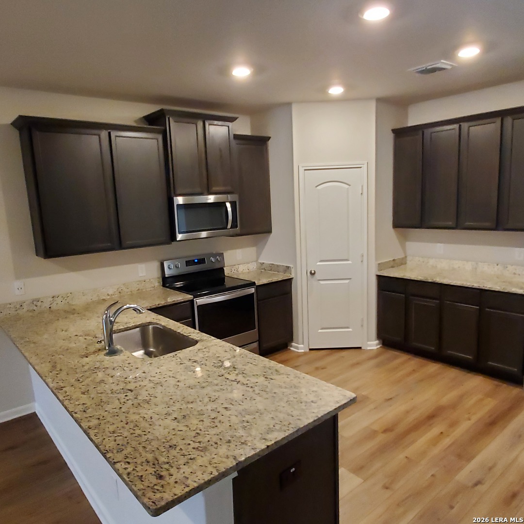 9206 Foxing Bluff Converse, TX 78109 - Photo 8 of 47