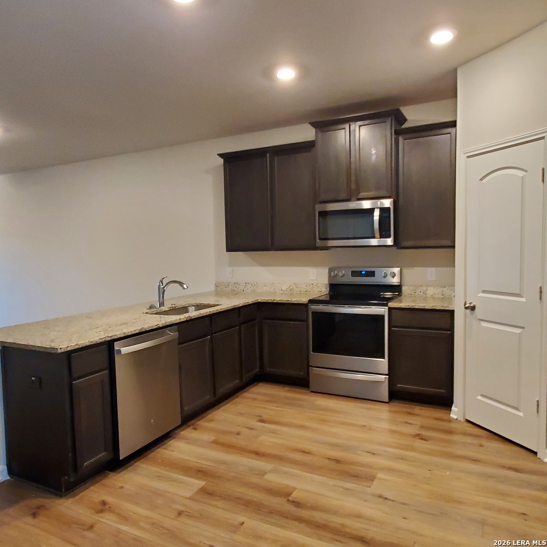 9206 Foxing Bluff Converse, TX 78109 - Photo 9 of 47