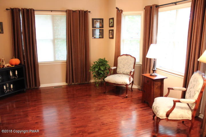 154 Summit Road Swiftwater, PA 18370 - Photo 7 of 37 Dining Room