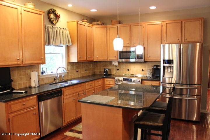 154 Summit Road Swiftwater, PA 18370 - Photo 8 of 37 Kitchen