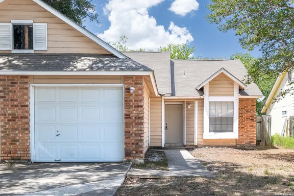 $1,195 | 9213 Shadow Crest Drive, Unit 9213, Converse, TX 78109