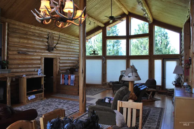 $1,950,000 | 4975 Middle Road, Ahsahka, ID 83520