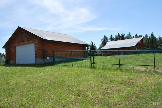 $1,950,000 | 4975 Middle Road, Ahsahka, ID 83520