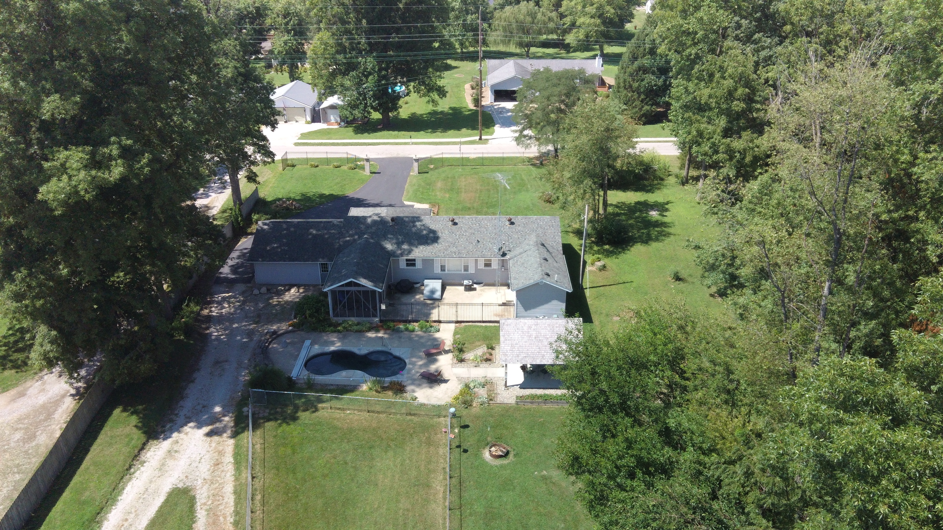 515 North Hickory Street Ladoga, IN 47954 - Photo 4 of 51