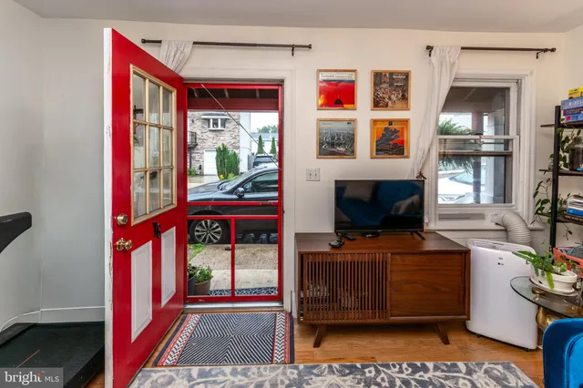 $2,500 | 76 Coryell Street, Lambertville, NJ 08530