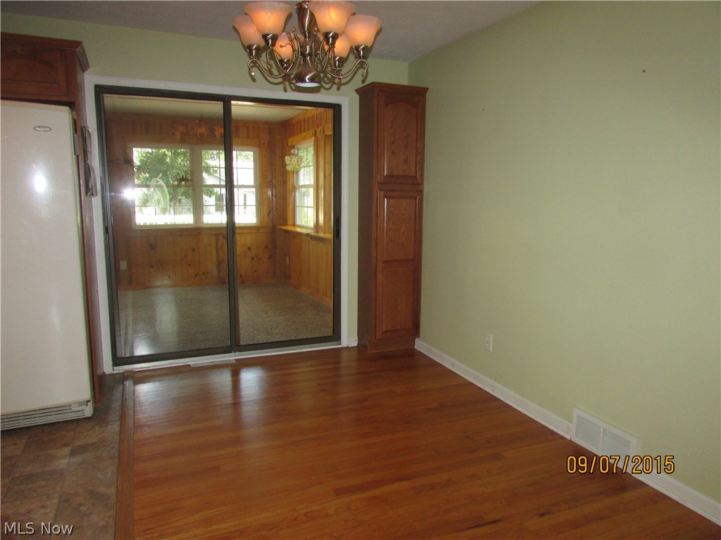 3667 Longfield Road Ravenna, OH 44266 - Photo 6 of 20 The eating area opens to the family room.