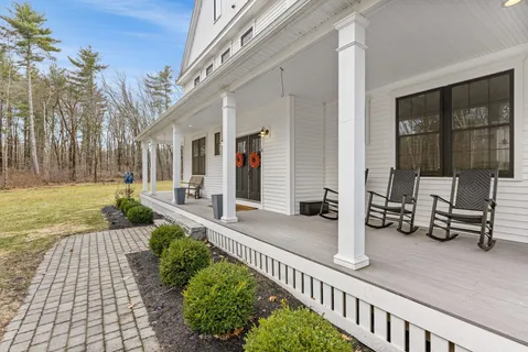 $2,100,000 | 14 Wiggin Way, Stratham, NH 03885