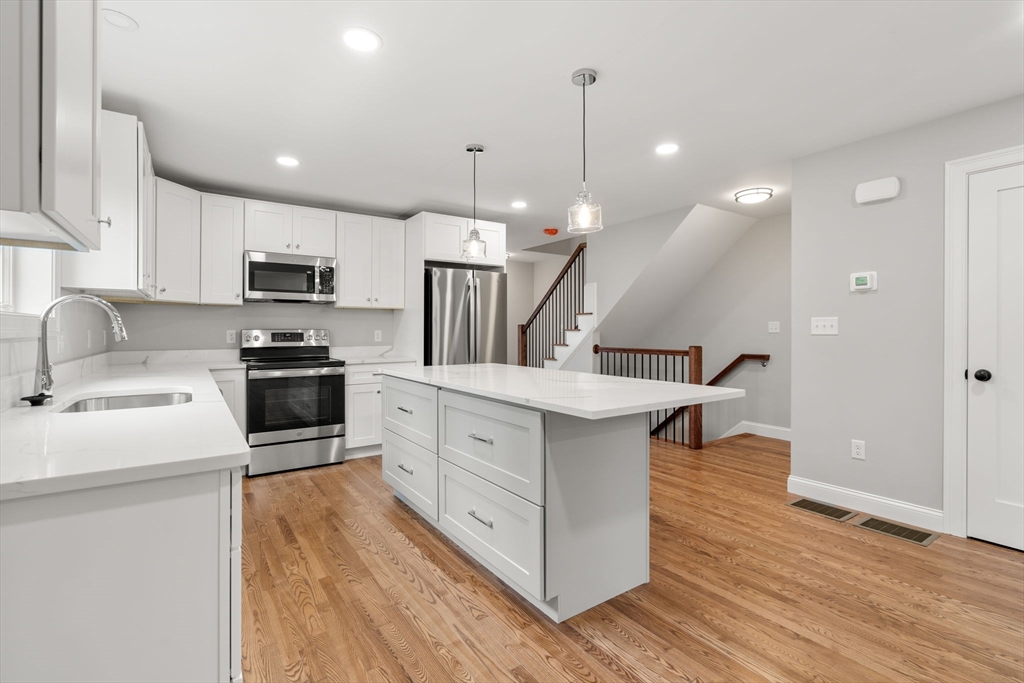 31 Danielles Way Worcester, MA 01606 - Photo 4 of 8