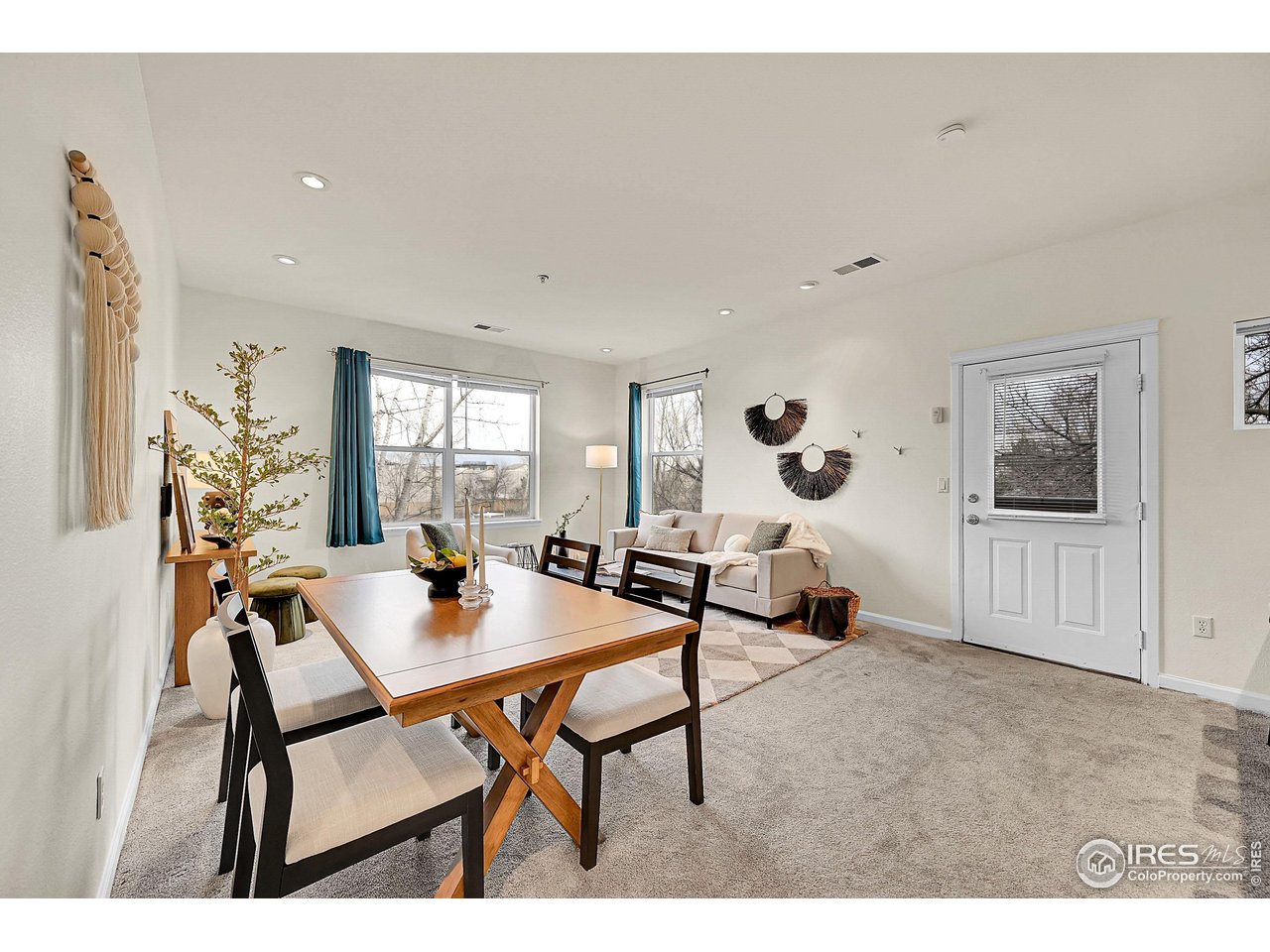 2645 Tabriz Place, Unit 22 Boulder, CO 80304 - Photo 2 of 29 a living room with furniture and a table