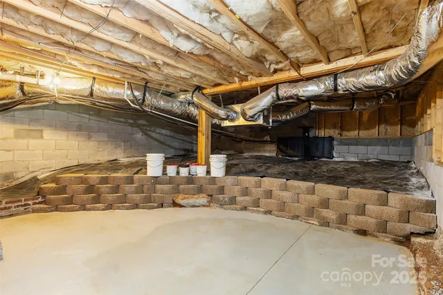 a view of a backyard of the house