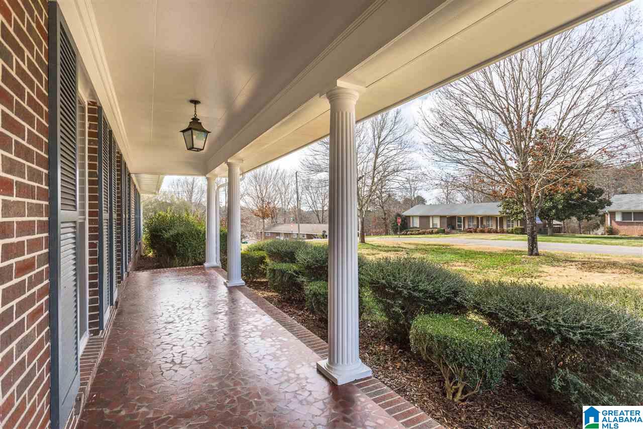 901 Magnolia Avenue Oneonta, AL 35121 - Photo 2 of 31