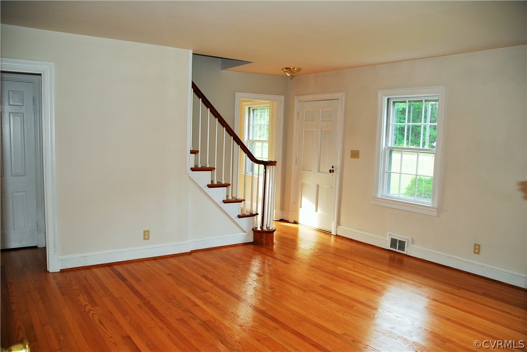 15223 Verdon Road Beaverdam, VA 23015 - Photo 9 of 12 Living Room