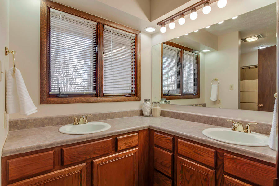 5919 Ridgewood Road Knoxville, TN 37918 - Photo 19 of 40 19_RidgewoodRoad_5919_MasterBath01